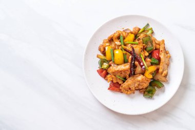 Kaju fıstığı - Asya gıda ile tavada kızartılmış tavuk