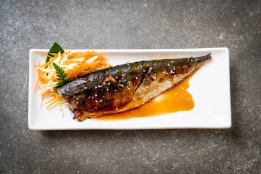 Teriyaki sosu - Japon yemekleri tarzı ile ızgara Saba Balık biftek