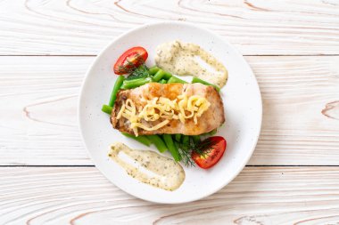 Izgara balık bifteği.