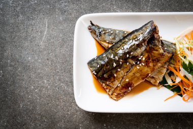 Teriyaki sosu - Japon yemekleri tarzı ile ızgara Saba Balık biftek