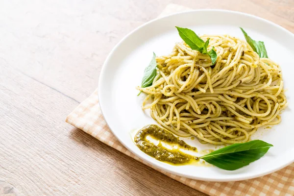 Homamade Spaghetti Pesto Sauce Olive Oil Basil Leaves — Stock Photo, Image