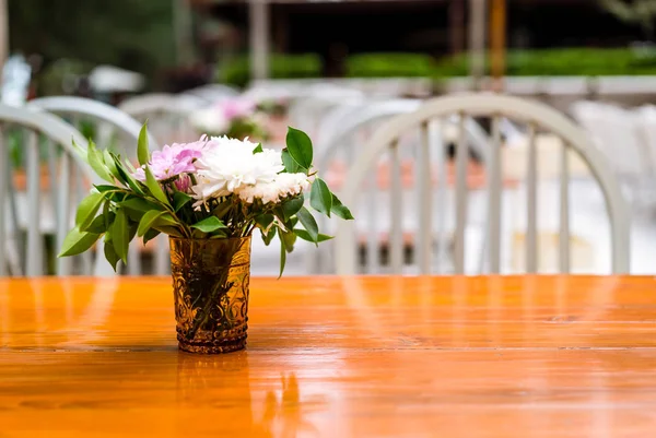 Flores Vaso Decoração Mesa Jantar — Fotografia de Stock