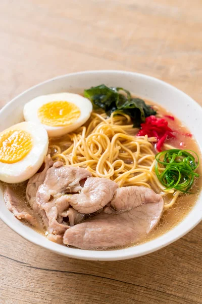 Tonkotsu Ramen Noodles Χοιρινό Κρέας Και Αυγό Ιαπωνικό Στυλ — Φωτογραφία Αρχείου