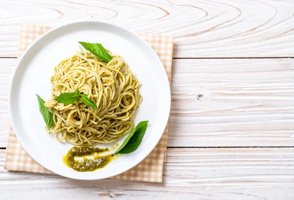 Homamade Spaghetti Pesto Sauce Olive Oil Basil Leaves — Stock Photo, Image