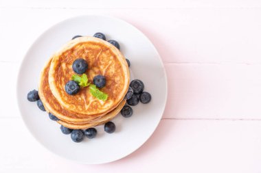 Taze yaban mersinli gözleme.