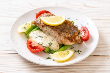 Izgara balık bifteği.