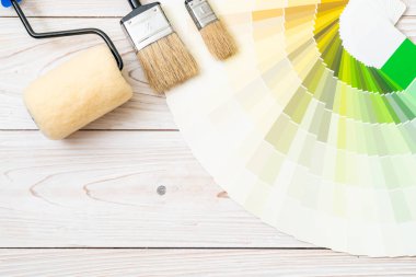 örnek Renkler pantone kataloğu veya renk örnekleri kitap boya rulo fırça ile renk