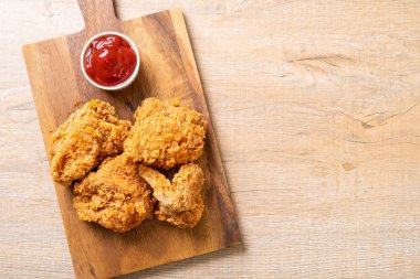 Kızarmış tavuk yemeği - abur cubur ve sağlıksız yemek