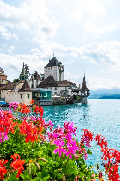 Hermosa Arquitectura Castillo Oberhofen Con Fondo Del Lago Thun Suiza —  Fotos de Stock