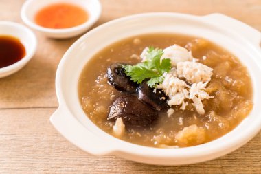 Yengeç kase kırmızı et suyu çorbası kızarmış balık Maw