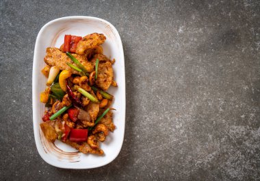 Kaju fıstığı - Asya gıda ile tavada kızartılmış tavuk