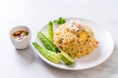 Sebzeli kızarmış pirinç.