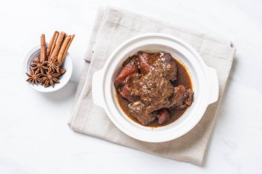 herb - Phuket Tayland geleneksel gıda tarzı ile domuz eti güveç