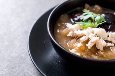 Yengeç kase kırmızı et suyu çorbası kızarmış balık Maw