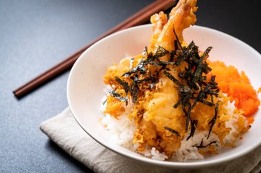 karides tempura pirinç kase karides yumurta ve yosun - Japon gıda tarzı
