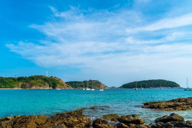 Güzel tropikal plaj ve deniz - tatil tatil kavramı