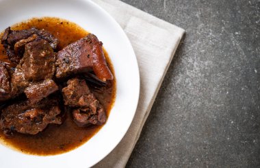 herb - Phuket Tayland geleneksel gıda tarzı ile domuz eti güveç