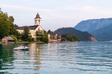 St. Wolfgang waterfront Wolfgangsee Gölü, Avusturya ile güzel mimari