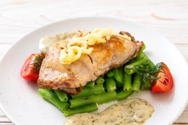 Izgara balık bifteği.