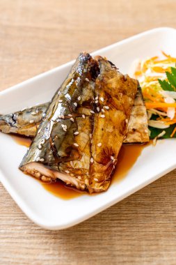 Teriyaki sosu - Japon yemekleri tarzı ile ızgara Saba Balık biftek