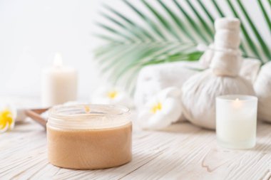 Ahşap zemin üzerine kurulmuş kaplıca tedavileri - Güzellik konsepti