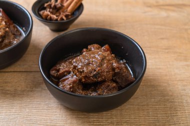 herb - Phuket Tayland geleneksel gıda tarzı ile domuz eti güveç