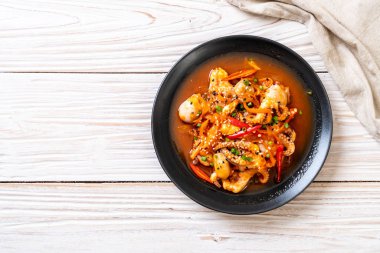 tavada kızartılmış ahtapot veya kalamar ile Kore baharatlı hamur (osam bulgogi) - Kore Gıda tarzı