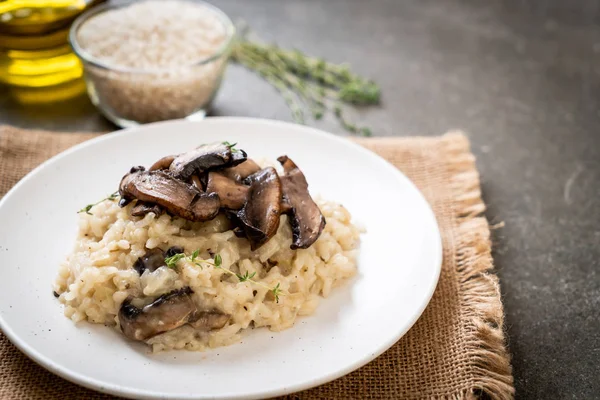 Mantar Peynir Ile Yapımı Risotto — Stok fotoğraf