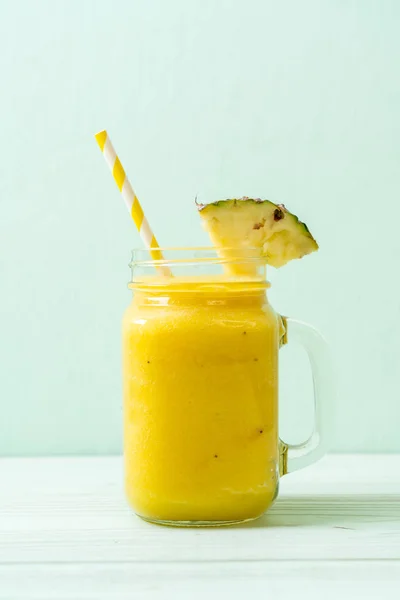 Frisches Ananas Smoothie Glas Auf Holztisch Gesundes Getränk — Stockfoto