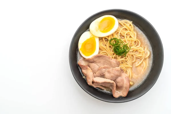 Mie Ramen Tonkotsu Dengan Daging Babi Dan Telur Diisolasi Dengan — Stok Foto