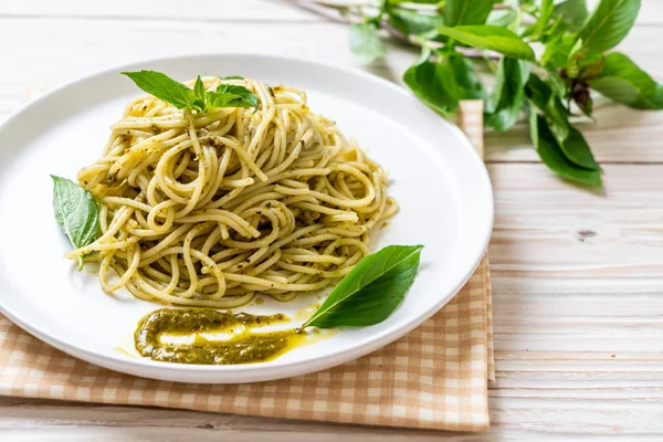 Homamade Spaghetti Pesto Sauce Olive Oil Basil Leaves — Stock Photo, Image