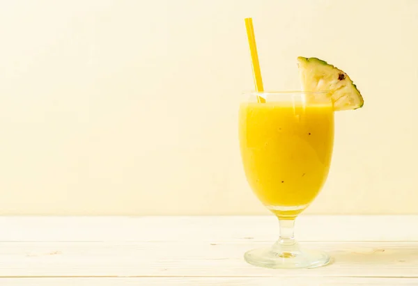 Fresh Pineapple Smoothie Glass Wood Table Healthy Drink — Stock Photo, Image