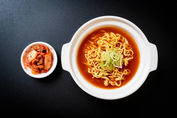 Fideos Instantáneos Picantes Coreanos Con Kimchi Estilo Comida Coreana — Foto de Stock