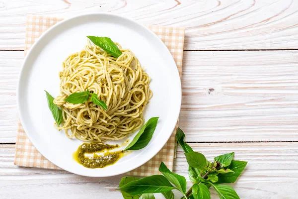 Homamade Spaghetti Pesto Sauce Olive Oil Basil Leaves — Stock Photo, Image