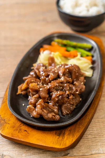 Schweineschnitzel Auf Heißer Platte Asiatisch — Stockfoto