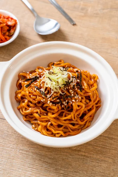 Nouille Instantanée Coréenne Chaude Épicée Avec Kimchi Style Alimentaire Coréen — Photo