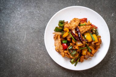 Kaju fıstığı - Asya gıda ile tavada kızartılmış tavuk