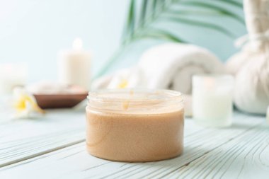 Ahşap zemin üzerine kurulmuş kaplıca tedavileri - Güzellik konsepti