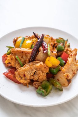 Kaju fıstığı - Asya gıda ile tavada kızartılmış tavuk