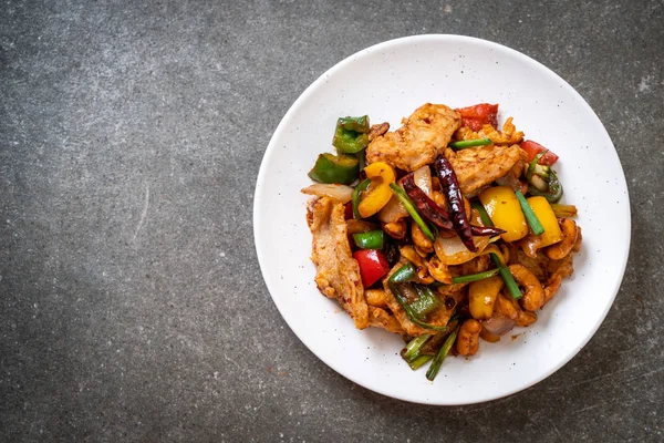 Kaju fıstığı - Asya gıda ile tavada kızartılmış tavuk