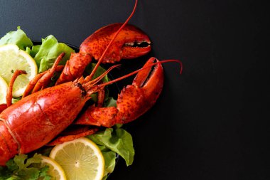 taze Haşlanmış istakoz sebze ve limon ile