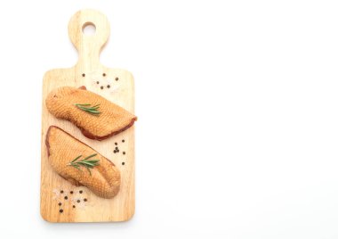 Beyaz arka plan üzerinde izole taze çiğ duck meme