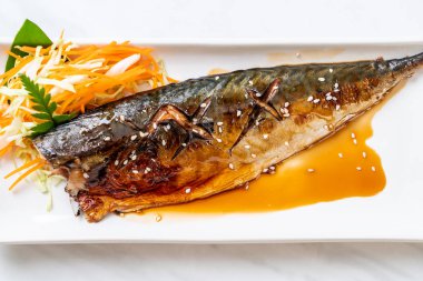Teriyaki sosu - Japon yemekleri tarzı ile ızgara Saba Balık biftek