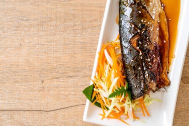 Teriyaki sosu - Japon yemekleri tarzı ile ızgara Saba Balık biftek