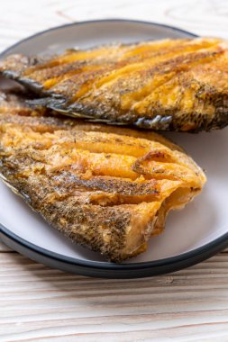 Çıtır Gouramy balık Beyaz plaka üzerinde