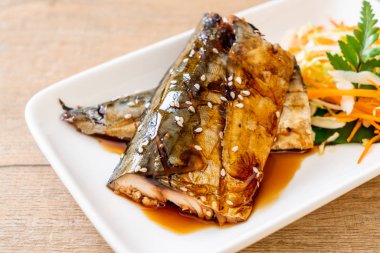 Teriyaki sosu - Japon yemekleri tarzı ile ızgara Saba Balık biftek