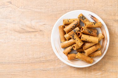 Taylandlı çıtır Hindistan cevizi roll - Tay tatlı snack