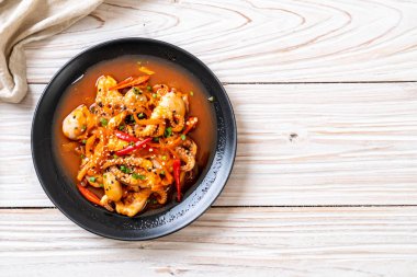 tavada kızartılmış ahtapot veya kalamar ile Kore baharatlı hamur (osam bulgogi) - Kore Gıda tarzı