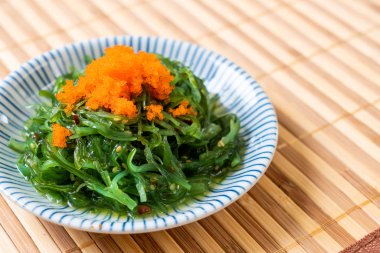 yosun salata karides yumurta - Japon gıda tarzı