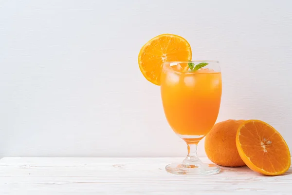 Vidro Suco Laranja Com Gelo — Fotografia de Stock